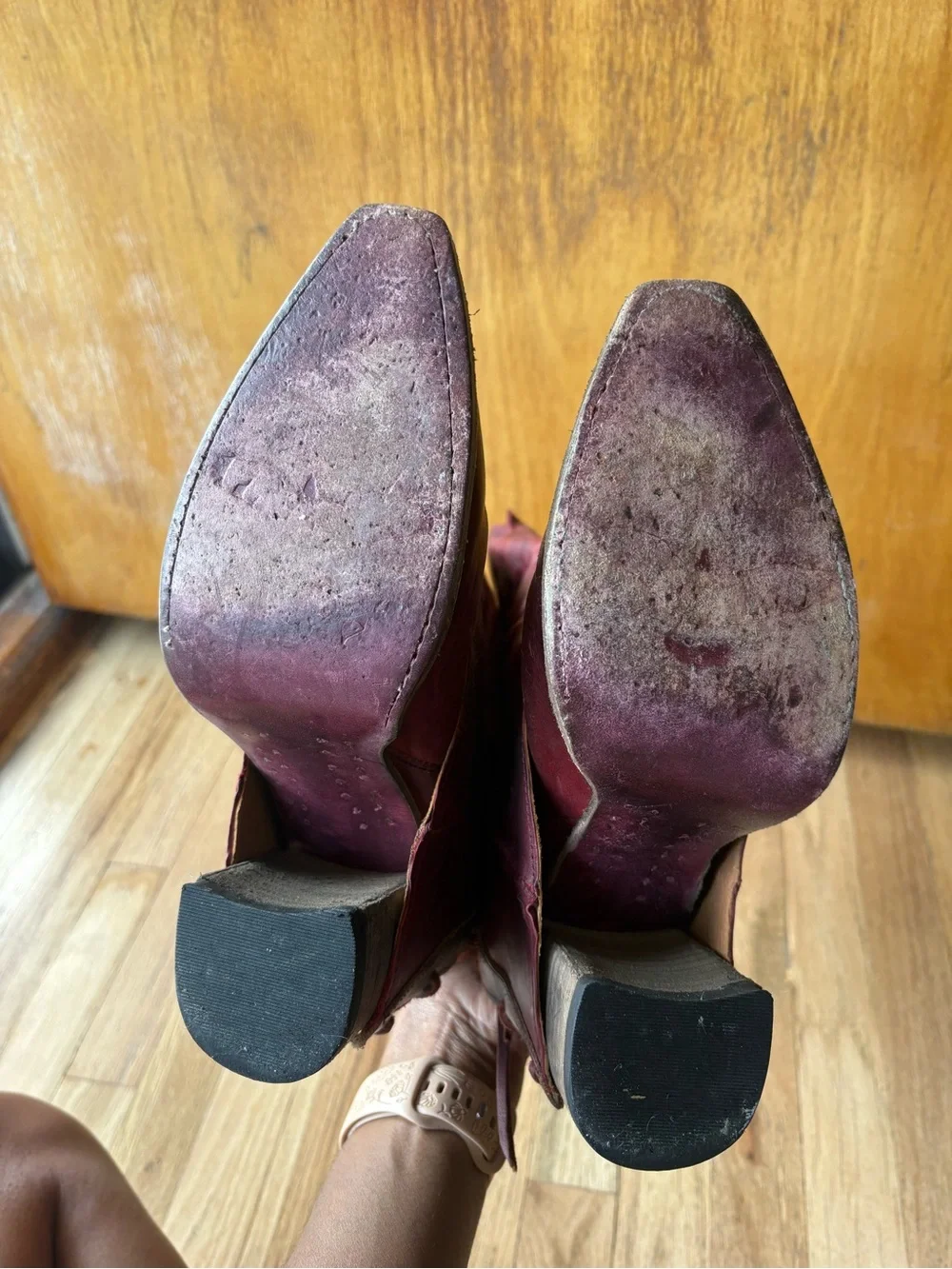 Jules Western Boot in the distressed wine/burgundy